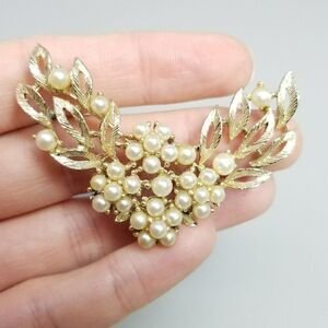 Vintage Lisner Faux Pearl and Gold Tone Leaf Flower Brooch, Signed lapel Pin